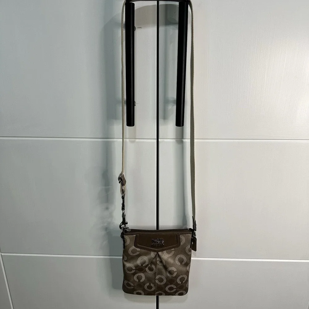 Coach Madison Optical Art Swingpack Purse Handbag Crossbody Beige - EUC